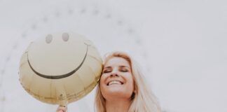 Non vuoi far ingiallire i tuoi denti? Mangia questi cibi